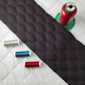 Ekokůže GEO barva černá prošívaná červenými nitěmi, koženka metráž