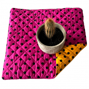 Sedák 40x40x2cm Puntík černý na Amarantovém a Žultém